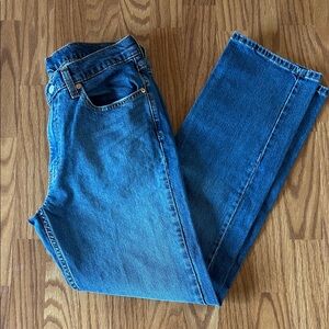 Men’s Levi’s. Style 514. Size: W33 L32.